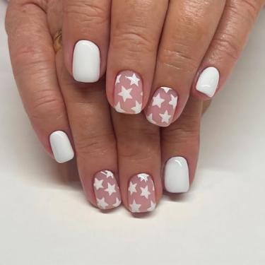 Imagem de ORZOLATENT Unhas de pressão de estrela rosa e branca – 24 pregos quadrados curtos, 12 tamanhos, gel brilhante, rosa transparente com estrelas brancas, de longa duração, inclui kit de ferramentas