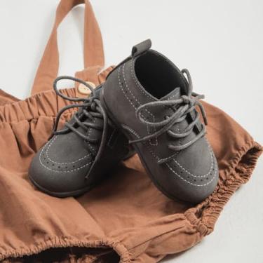 Imagem de Mocassins para bebês meninos meninas clássico casamento Brogue Oxford sapatos sociais primeiros passos caminhada sapato de berço preguiçoso, A03/cinza, 12-18 Months Toddler