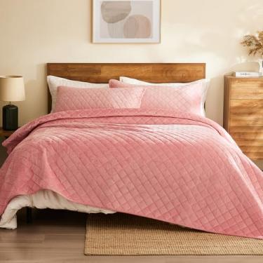 Imagem de L'AGRATY Colcha de veludo tamanho King: Conjunto de edredom de veludo de luxo reversível de 3 peças - Colcha de cama acolchoada grande leve com 2 fronhas para todas as estações - Colcha rosa