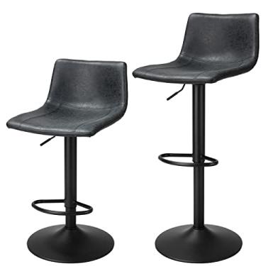 Imagem de Finnhomy Conjunto de 2 banquetas de bar com altura de balcão, banquetas giratórias com apoio para os pés e costas em forma de L, cadeiras de bar modernas com altura ajustável, couro vintage, preto retrô