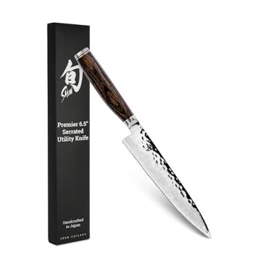Imagem de Shun Faca utilitária serrilhada Premier de 16,5 cm, faca japonesa feita à mão, núcleo VG-MAX com revestimento de aço inoxidável de damasco, cabo Pakkawood, precisão e nitidez para chefs profissionais