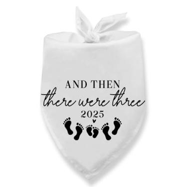 Imagem de 2025 and Then There were Three Dog Bandana anúncio de gravidez anúncio de bebê bandana para cães anúncio de gravidez revelação de gênero cachecol para gatos pequenos e médios cães 2025