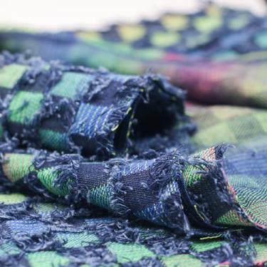 Imagem de Tecido jeans jacquard com franjas de 300 g | Tratamento pré-lavagem com base multicolorida xadrez | 80% algodão 20% poliéster, 167 centímetros de largura, pré-cortado não elástico por jarda (pré-corte