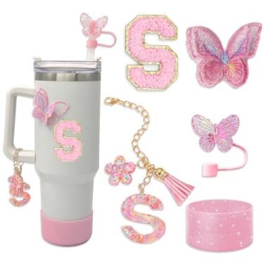 Imagem de Conjunto de acessórios Stanley Cup para Tumbler Stanley, incluindo capa de canudo de borboleta de 10 mm, pingentes de letras de copo, bota de silicone brilhante, adesivo de letras e adesivo bordado de