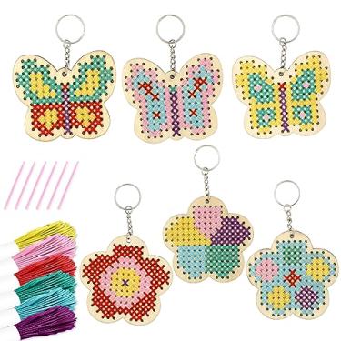 Imagem de VKPI Kits de ponto cruz de madeira para crianças, faça seus próprios 6 chaveiros de costura cruzada, kit de costura de madeira, borboleta, ornamentos de flores, kit de bordado de agulha de plástico para iniciantes, meninas, 6-13