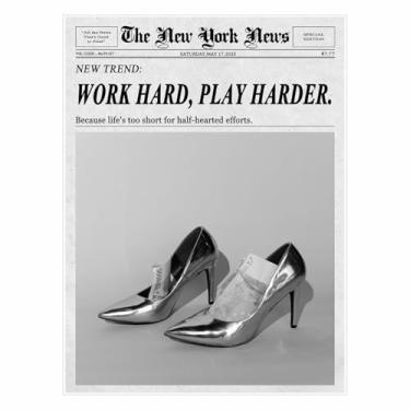 Imagem de Pôster vintage New York Newspaper Canvas Print WORK HARD, PLAY HARDER, Citação motivacional preto e branco para decoração de escritório, casa ou sala de estar, 28 x 35,5 cm, sem moldura