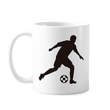 Imagem de Caneca de cerâmica e café de porcelana com contorno de futebol esportivo de futebol