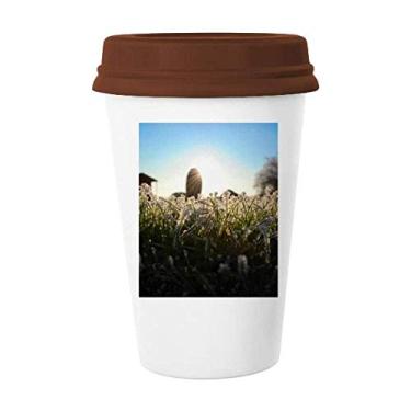 Imagem de Cenário de natureza ciência luz do sol verde florestal caneca de café copo cerâmica copo tampa