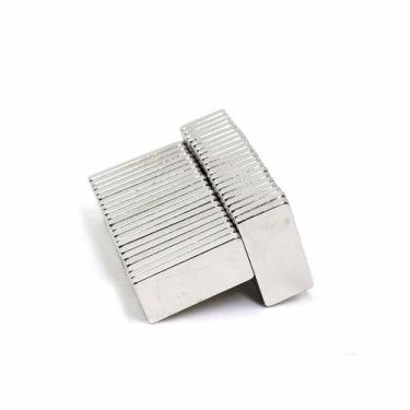 Imagem de 50pcs. Imã De Neodimio Retângulo 20x10x2mm - N35 - Neoimã