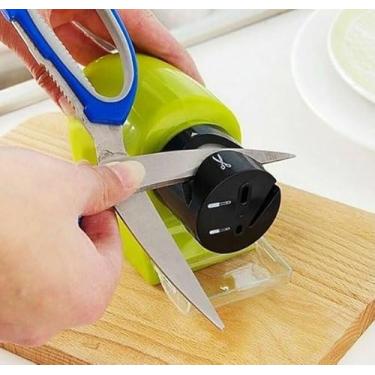 Imagem de Amolador de Facas e Tesouras Portátil, Verde, Polipropileno, 14 x 8,5 x 6 cm, Alimentação por 4 Pilhas AA