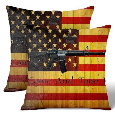 Imagem de Wknoon Conjunto de capas de travesseiro de linho 45 x 45 cm (pacote com 2) - Design legal AR-15 com citação vintage bandeira americana rústica grão de madeira, capa de almofada de sofá premium