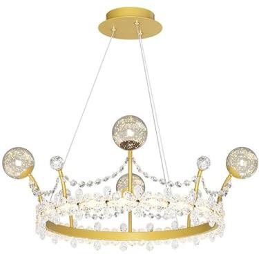 Imagem de Lustre de cristal dourado de 23,6" com filamento de corda, bola de vidro, coroa de princesa, lustre para quarto de meninas, luminária pendente de teto LED regulável para quarto de crianças,