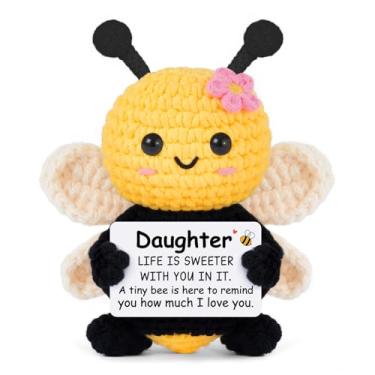 Imagem de Daughter Life is Sweeter with You in it. A Tiny bee is here to Remind You How Much I Love You - Positive Bee Crochet Animal Gifts