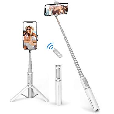 Imagem de ATUMTEK Tripé de selfie, bastão de selfie extensível 3 em 1 de alumínio com controle remoto Bluetooth e tripé com rotação 270 para iPhone 14/13/12/11 Pro/XS Max/XS/XR/X, Samsung e smartphone branco