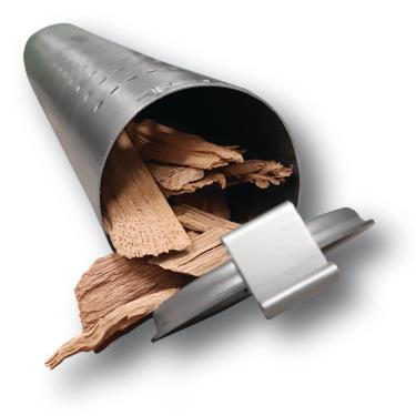 Imagem de Montana Grilling Gear Tubo de defumador com tampa flip | Compatível com churrasqueiras a gás, carvão e elétricas | Tubo de fumaça de churrasco de aço inoxidável com suportes