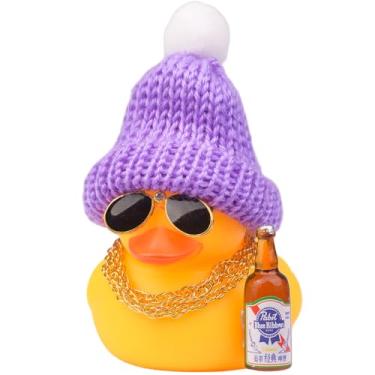 Imagem de MuMyer Decoração de Natal de patos de borracha para painel de carro, lindo pato de borracha de inverno para enfeite de carro com chapéu de malha, óculos de sol, colar, 7,6 cm