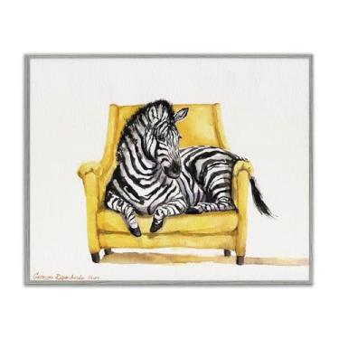 Imagem de Stupell Industries Linda zebra em cadeira amarela arte giclée emoldurada preta, design por George Dyachenko, 28 x 35 cm