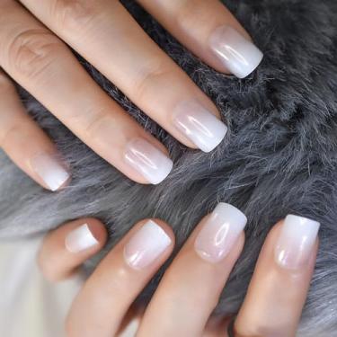 Imagem de Generic Kit de unhas postiças de plástico branco - Pregos quadrados curtos - Gradiente transparente - Inclui minilixa, adesivo de unha, bastão de cutícula