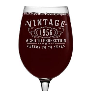 Imagem de Spotted Dog Company Taça de vinho vintage 1956 gravada com haste de 473 ml – Presentes de feliz aniversário de 70 anos para homens e mulheres, Cheers to Turning 70 Year Old Decorações Decorativas