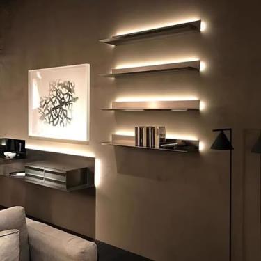 Imagem de Prateleiras de parede flutuantes, adoção de material de ferro, ampla superfície de carregamento, luzes de efeito LED adequadas para casa, shopping centers, escritórios e outras necessidades de