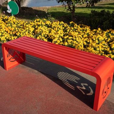 Imagem de Bancos de jardim para ambientes externos, banco de metal de aço galvanizado, bancos de varanda ao ar livre com padrão oco, assento de ripas para parque, quintal e varanda (vermelho, 180 cm)