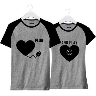 Imagem de Kit Camiseta Para Casal Plug Play Coração Apaixonado Love - Loja Bobki