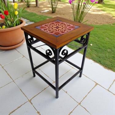 Imagem de Banquinho Rústico em Ferro e Madeira Maciça com Azulejo Decorativo – Banco Artesanal Estilo Industrial para Cozinha, Sala e Área Gourmet (3, G4)