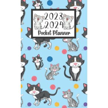 Imagem de 2023 2024 pocket planner For Purse Cat Lovers: 2 year Pocket Calendar January 2023 to December 2024 | 24 Months Monthly Planner & Organizer For Purse ... with Federal Holidays | Cute Cat Pattern