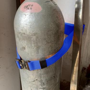 Imagem de Suporte de tanque de oxigênio montado na parede com alças de segurança de 99 cm, suporte de cilindro de gás resistente, suporte de garrafa de oxigênio durável para hospitais e laboratórios (azul)