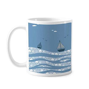 Imagem de Caneca de cerâmica cerâmica com ilustração de nuvem e paisagem de barco ondas do mar