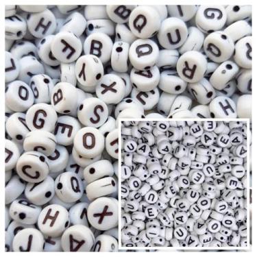 Imagem de Kit Micanga 400 Letras Vogais + 400 Letras Sortidas do Alfabeto Missanga Colar Pulseira Infantil (Branca e Preta)