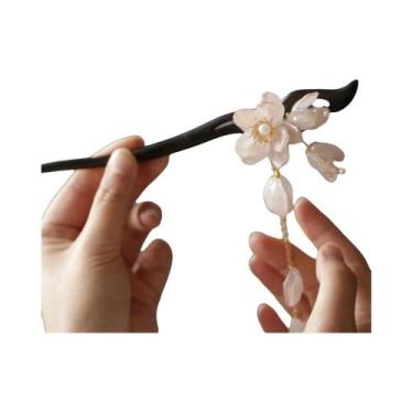 Imagem de Grampo De Cabelo Magnólia De Vidro Transparente Com Borla De Madeira, 