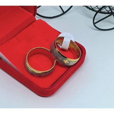 Imagem de Par de Aliança Anél Oração Pai Nosso em Português Aço Inox 316L Dourado + Estojo Veludo Caixa Porta Jóias Presente