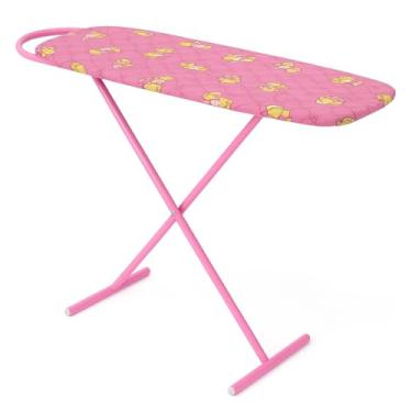 Imagem de Tabua de Passar Roupa Infantil Rosa, Brinquedo Educativo com Estrutura Metálica Dobrável, Mini Passadeira com Design Realista. Ideal para Brincadeiras de Faz de Conta.