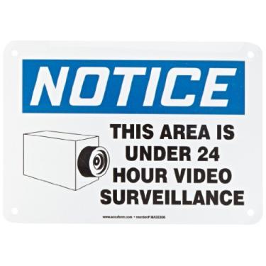 Imagem de Accuform MASE806VA Placa de segurança de alumínio, Legend "NOTICE THIS AREA IS UNDER 24 HOUR VIDEO SURVEILLANCE" com gráfico, 18 cm de comprimento x 25 cm de largura, azul/preto sobre branco