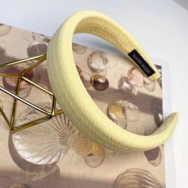 Imagem de Faixas de cabeça de esponja largas amarelas para mulheres, perfeitas para ioga, esportes e conforto o dia todo, acessório clássico de cabelo, 2 peças