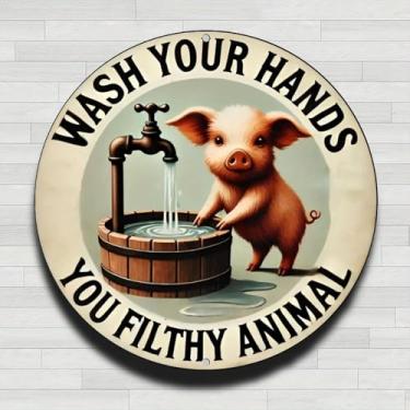 Imagem de Torneira de porco balde higiene ilustração engraçada vintage rústico alumínio metal redondo placa de parede - 20 cm presentes e decoração para ambientes internos e externos para casa, escritório, café
