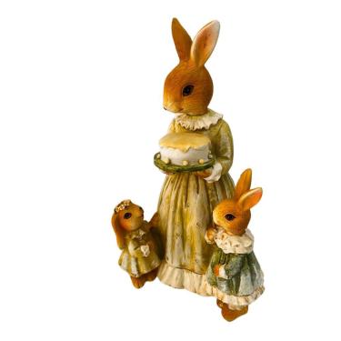 Imagem de Coelha De Páscoa Com Filhos E Bolo Mamãe Com Filhos E Bolo