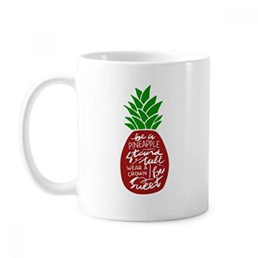 Imagem de Caneca de Natal Be a Pineapple Stand Tall com citação "Be a Pineapple Stand High", cerâmica e xícara de porcelana