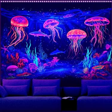 Imagem de AOHMPT Tapeçaria de luz negra, pôster de luz negra reativa UV, tapeçaria de água-viva, tapeçarias do mundo submarino de baleia, arte de parede de golfinho para decoração de parede de quarto, quarto e