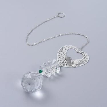 Imagem de 2 peças de lustre de cristais, prismas para apanhadores de sol, pingente de esfera de vidro, pingente de coração com elos de ferro de borboleta e correntes de cabos para janela de apanhadores de sol