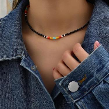Imagem de Colar boêmio feminino – Gargantilha feita à mão com contas brancas, ajustável, boêmio, étnica, tribal, presente, one size, Resina, Sem Pedra Preciosa