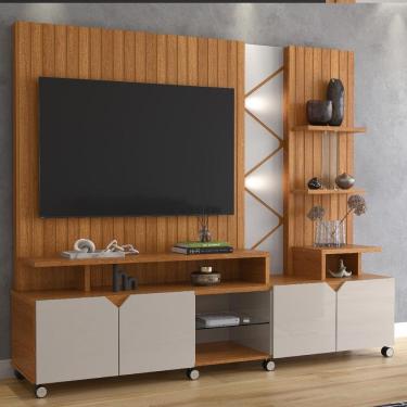 Imagem de Estante Home para TV até 55 Polegadas 4 Portas Prateleiras Luz Led e Rodízio Cross Jequitibá/Off White - Lukaliam