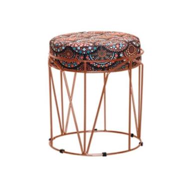 Imagem de Puff Aramado Babu Com Armação Bronze Estofado Em Suede