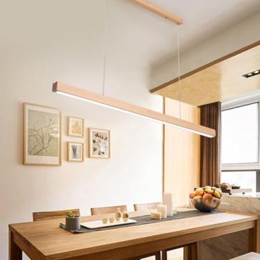 Imagem de Luminária pendente moderna de madeira para sala de jantar, com LED, dimerizável, design linear e controle remoto. Altura ajustável (madeira, 150 cm de comprimento).