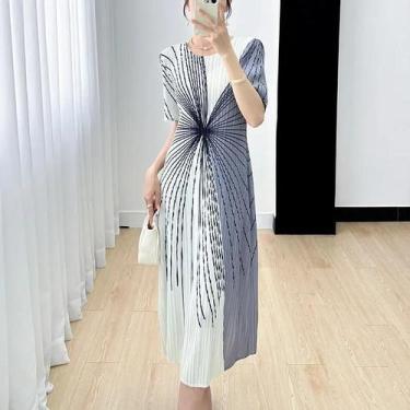 Imagem de Vestido Plissado Preto E Branco Feminino Com Decote Redondo E Mangas C