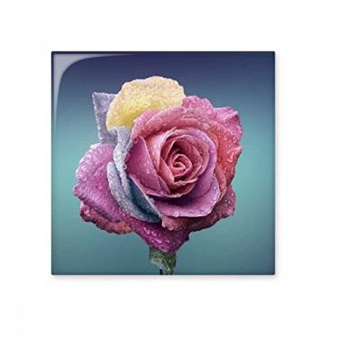 Imagem de Azulejo de cerâmica brilhante rosa escuro com rosas escuras, pedra adornada de tijolos esmaltados