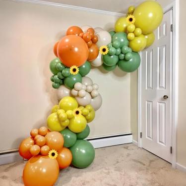 Imagem de BlissBash Kit de 150 peças de guirlanda de arco de balão de girassol com balões verdes amarelos laranja brancos para cenário de aniversário com tema de abelha, festa do mercado de fazendeiros