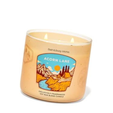 Imagem de Bath and Body Works Vela perfumada de 3 pavios Acorn Lane, fragrância de folhas de outono e canela, maçã, frasco de 411 g com tampa, mistura de soja e cera de parafina, decoração decorativa de outono