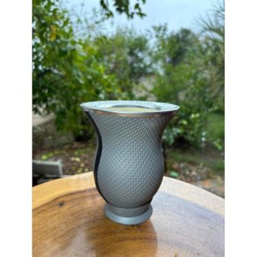 Imagem de Garrafa térmica colorida envolta em material sintético